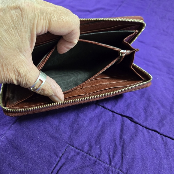 AUTHENTIC GUCCI GG LEATHER TASSEL LONG WALLET EUC - Picture 9 of 13